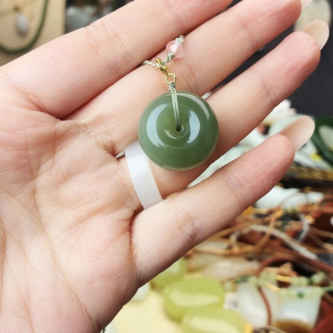 ****࿐和田玉未镶嵌颈饰