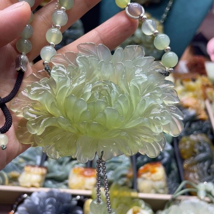 未镶嵌蛇纹石玉颈饰
