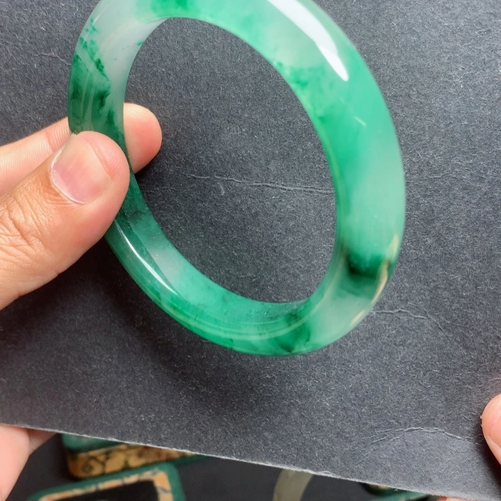 未镶嵌手镯石英质玉