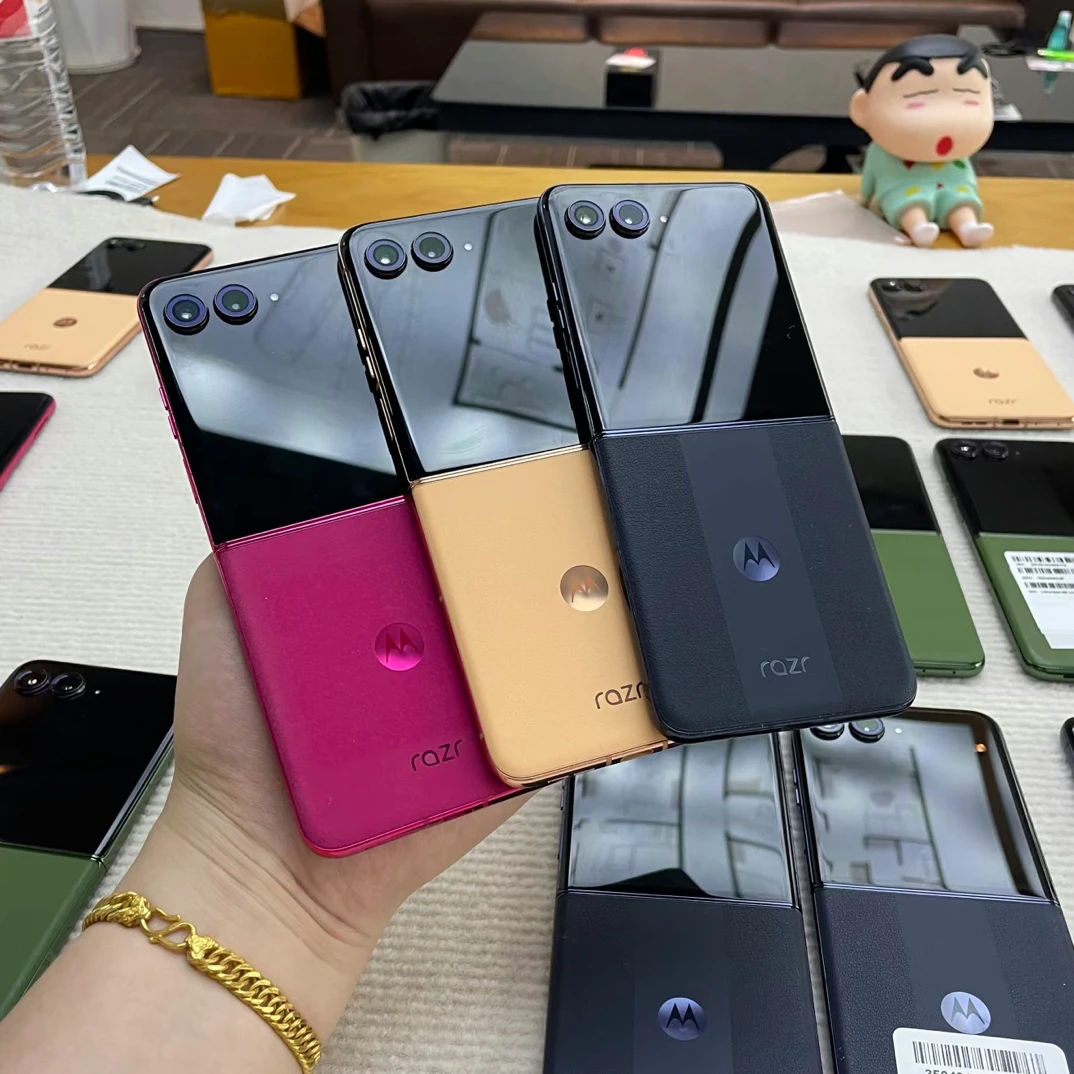 95新 Motorola/摩托罗拉 razr 50ultra折叠屏双屏手机时尚小折叠