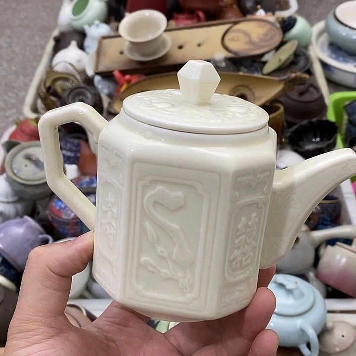 陶瓷艺术品及陶瓷壶