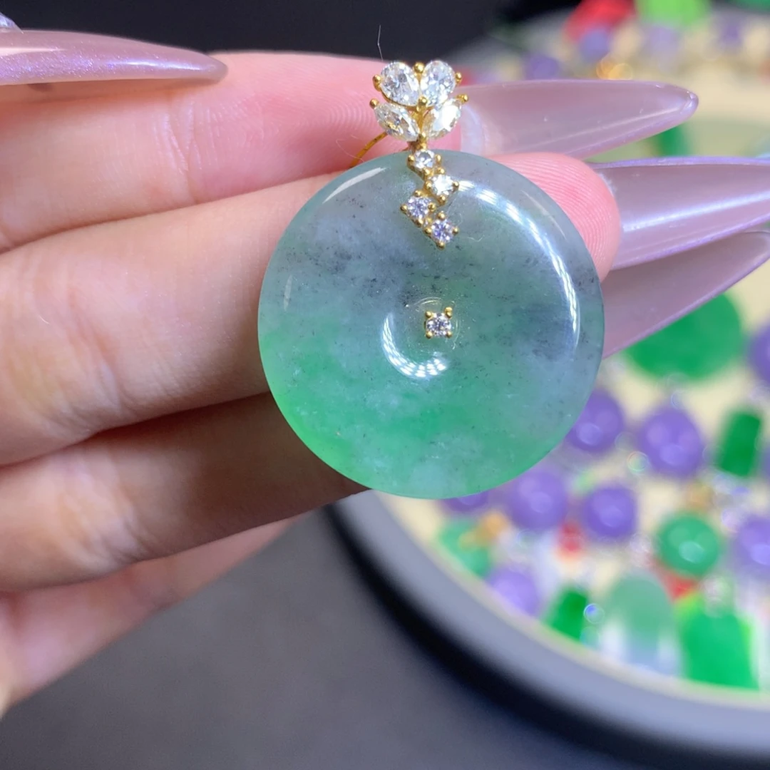 翡翠18K金镶嵌颈饰