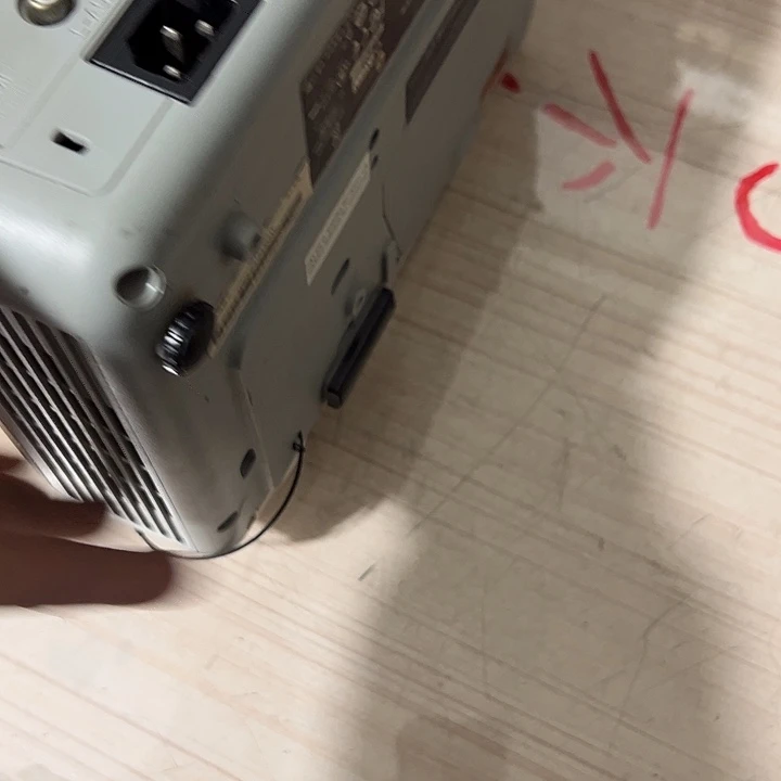 8新投影仪一台 坏的 配件出 包邮