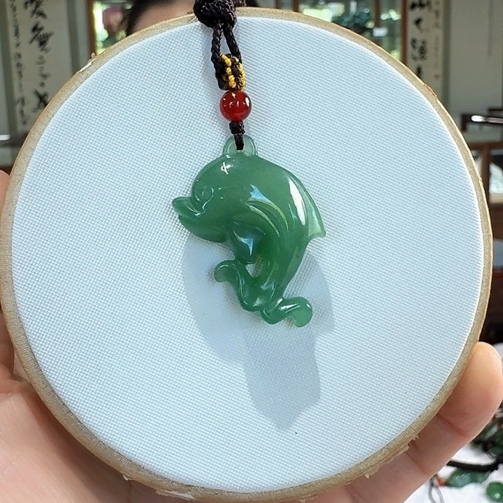 颈饰未镶嵌密玉（石英质玉）