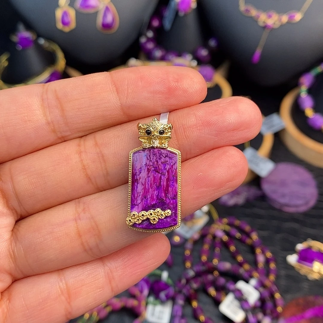 1***118K金镶嵌苏纪石（舒俱来）吊坠