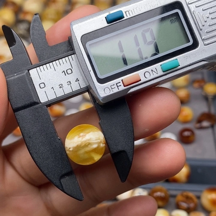 裸石琥珀未镶嵌圆珠