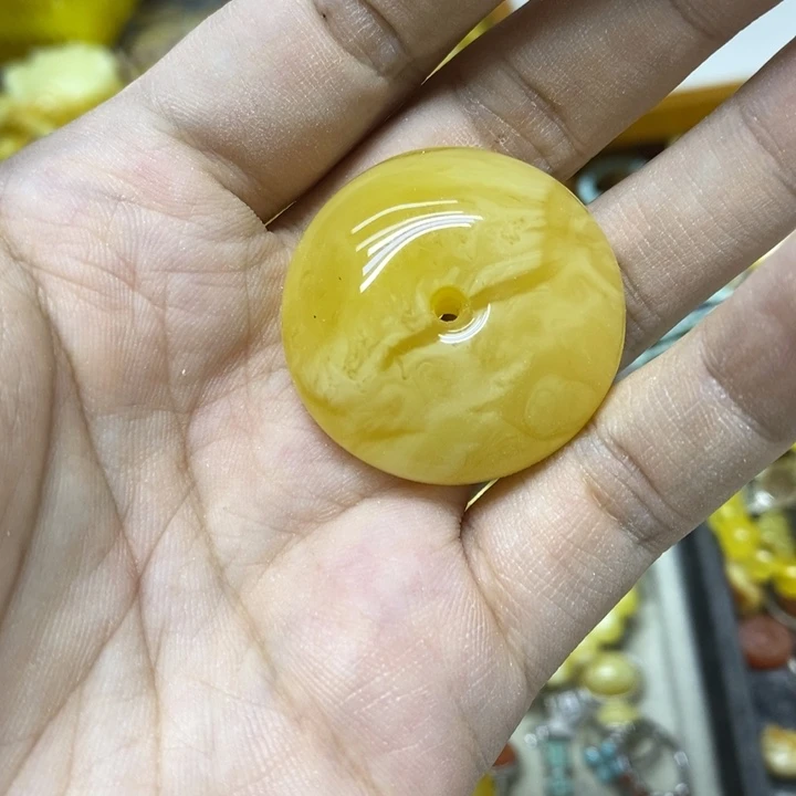 蜜蜡未镶嵌裸石吊坠