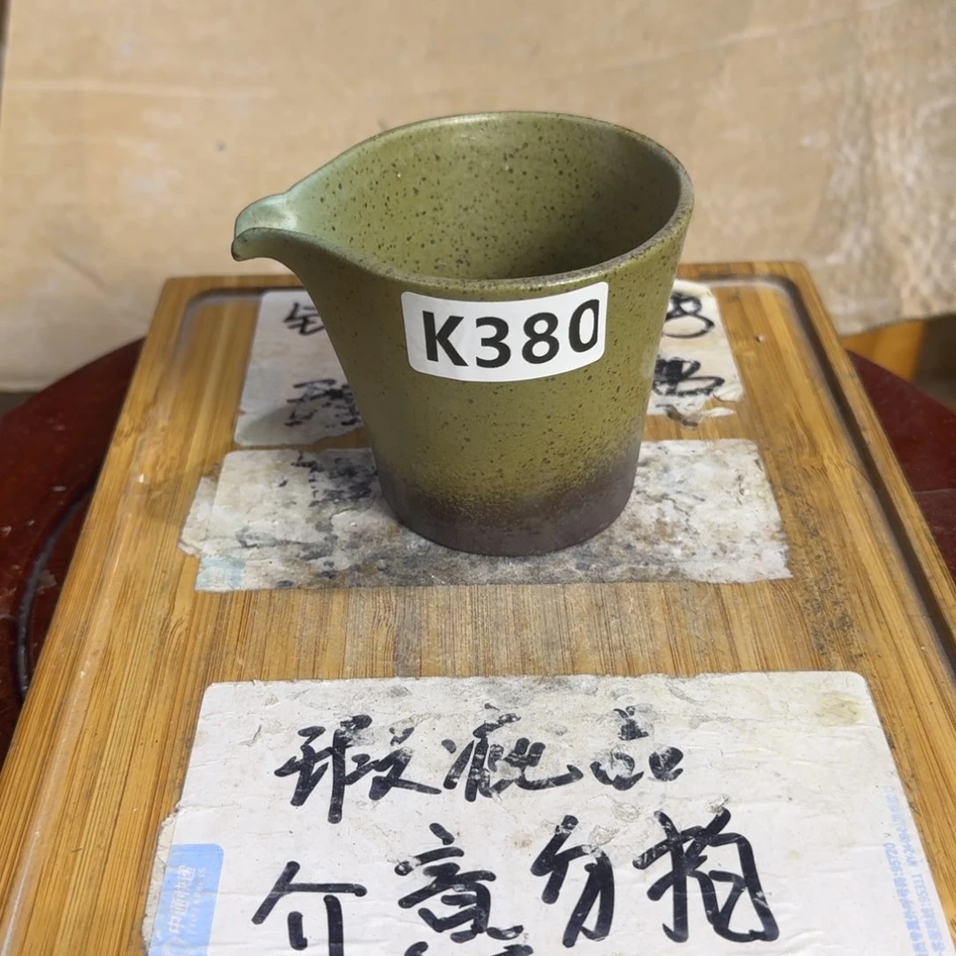 瑕疵介意勿拍陶瓷器皿B535