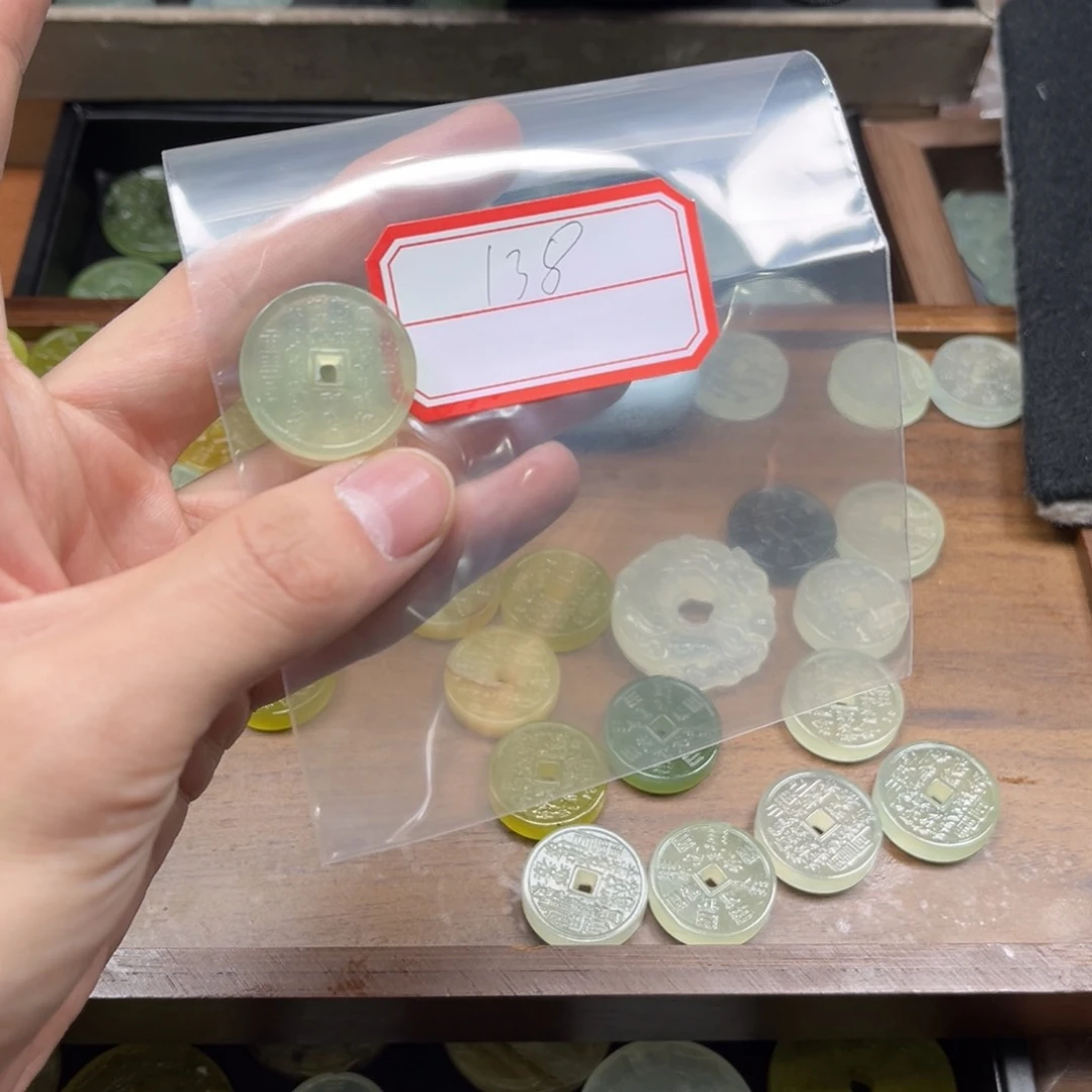 蛇纹石玉颈饰合金拜*