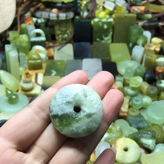 未镶嵌岫玉吊坠岫