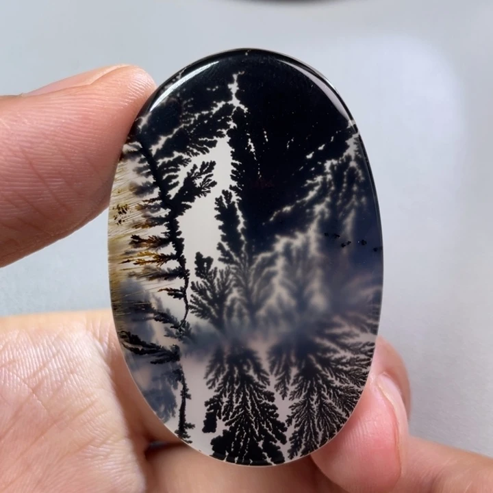 未镶嵌颈饰玛瑙/玉髓赵**.