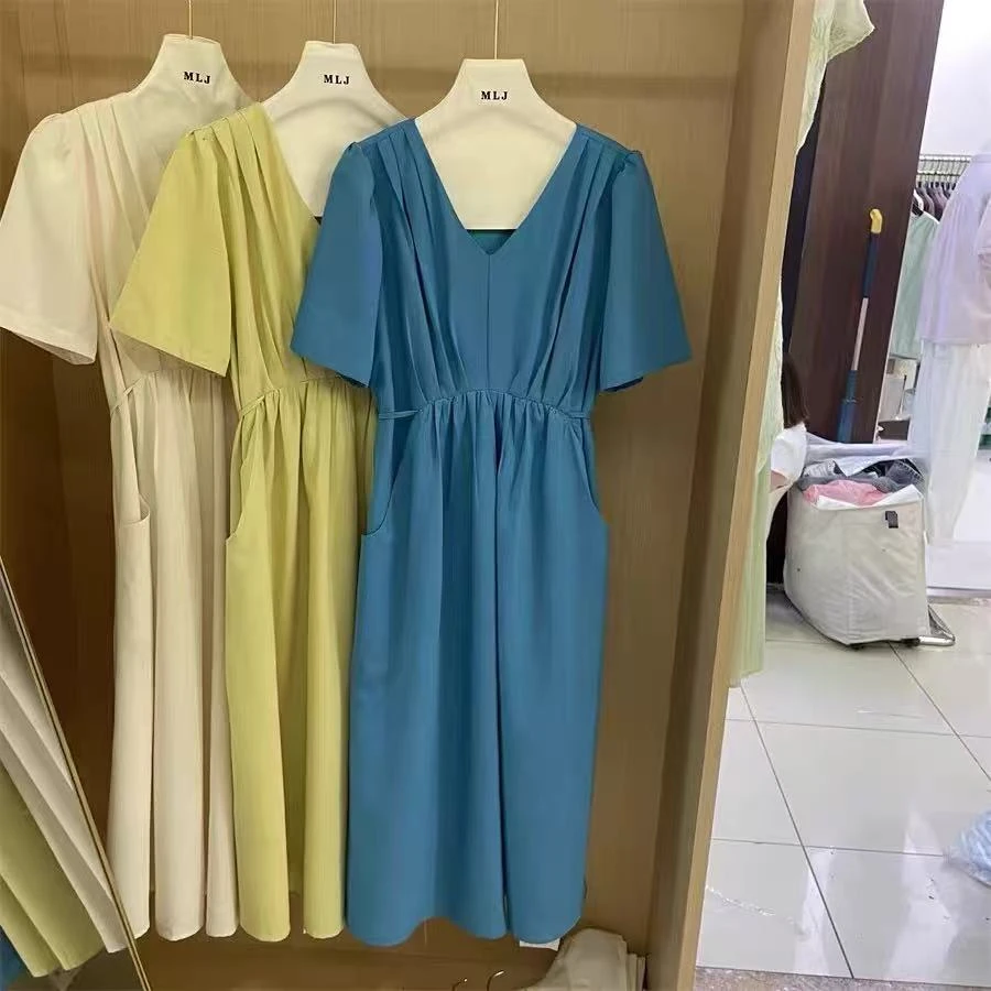 V领收腰宽松口袋连衣裙货号62217