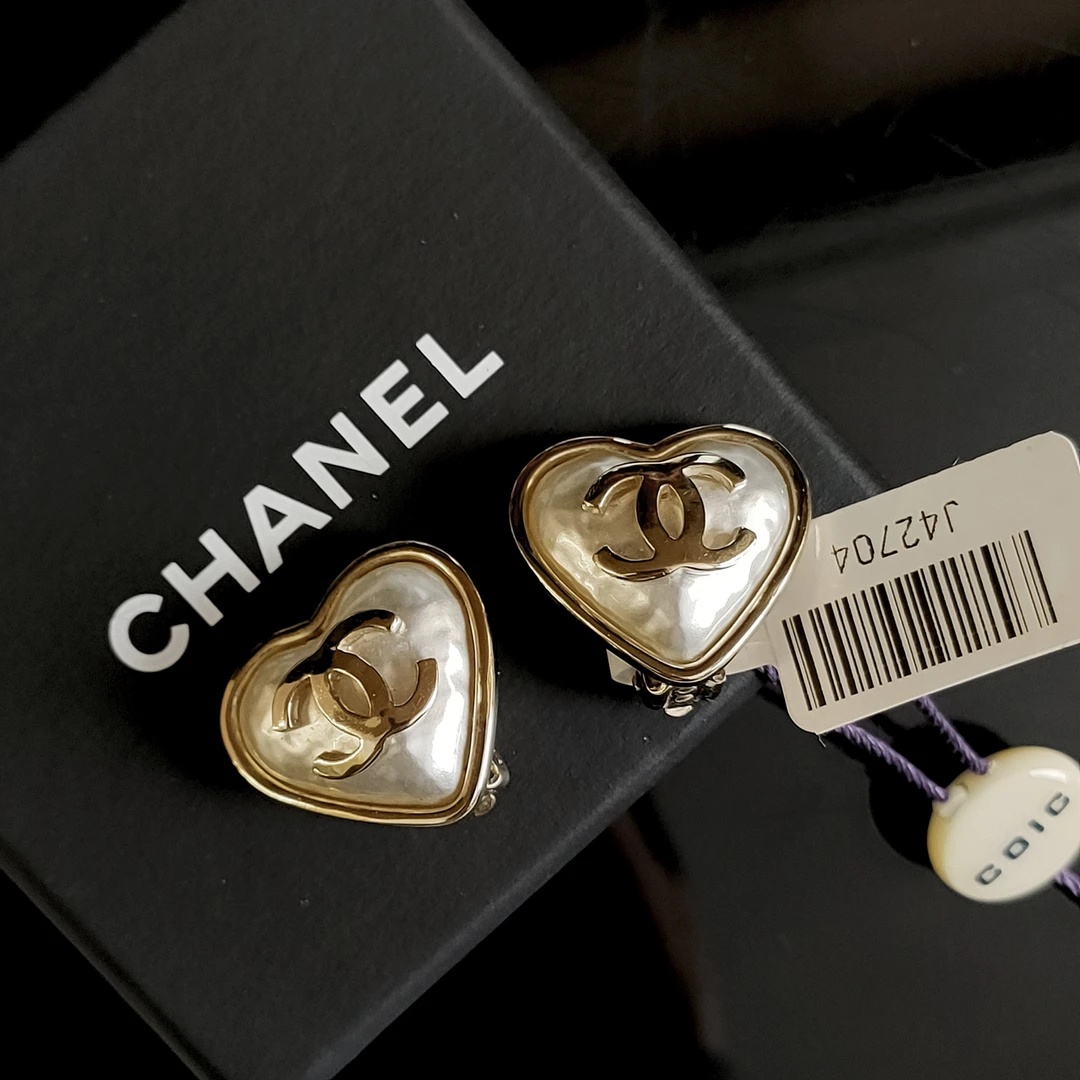 95新 Chanel/香奈儿 Azul - 22C浅金爱心双C珍珠耳夹 42704