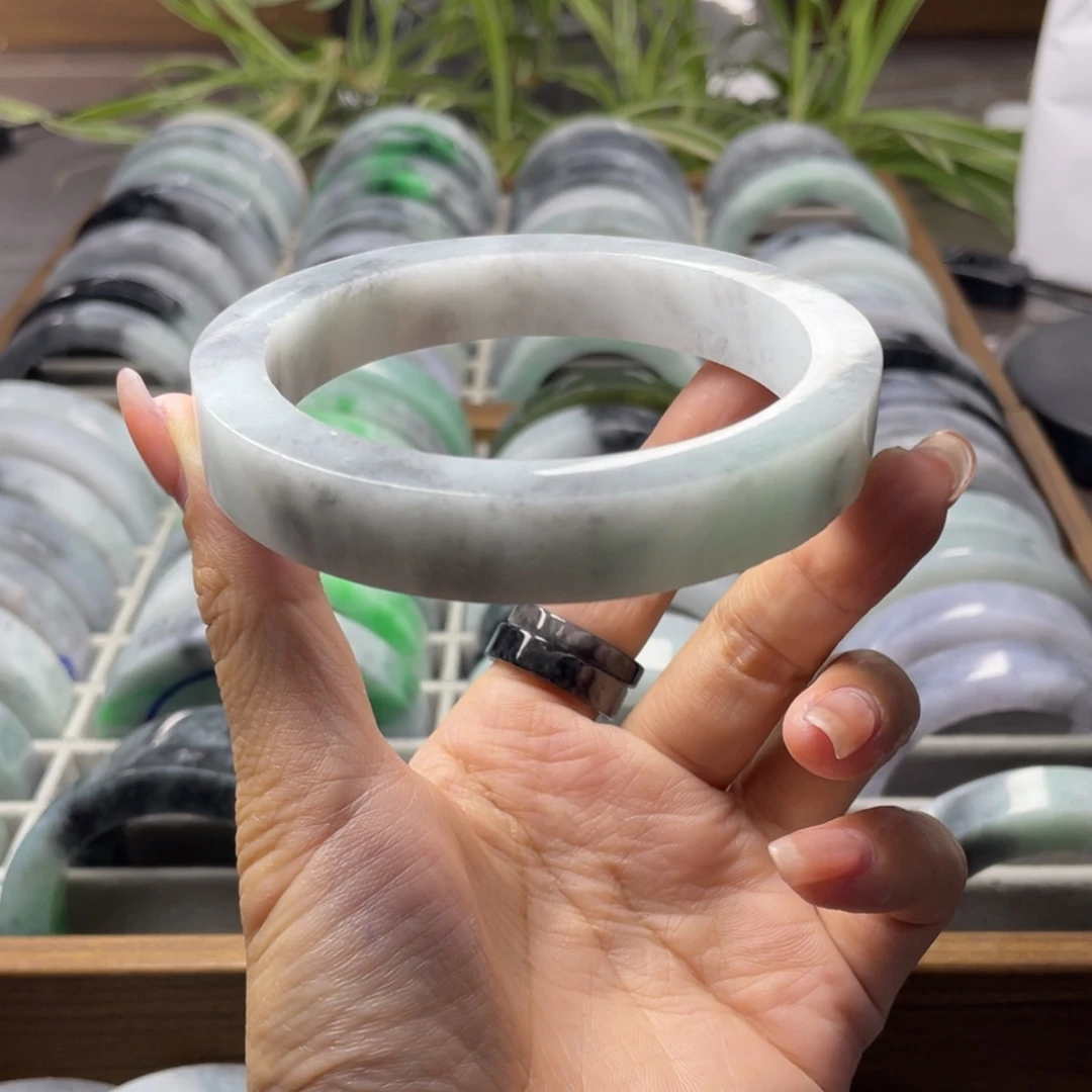 定制翡翠未镶嵌翡翠手镯