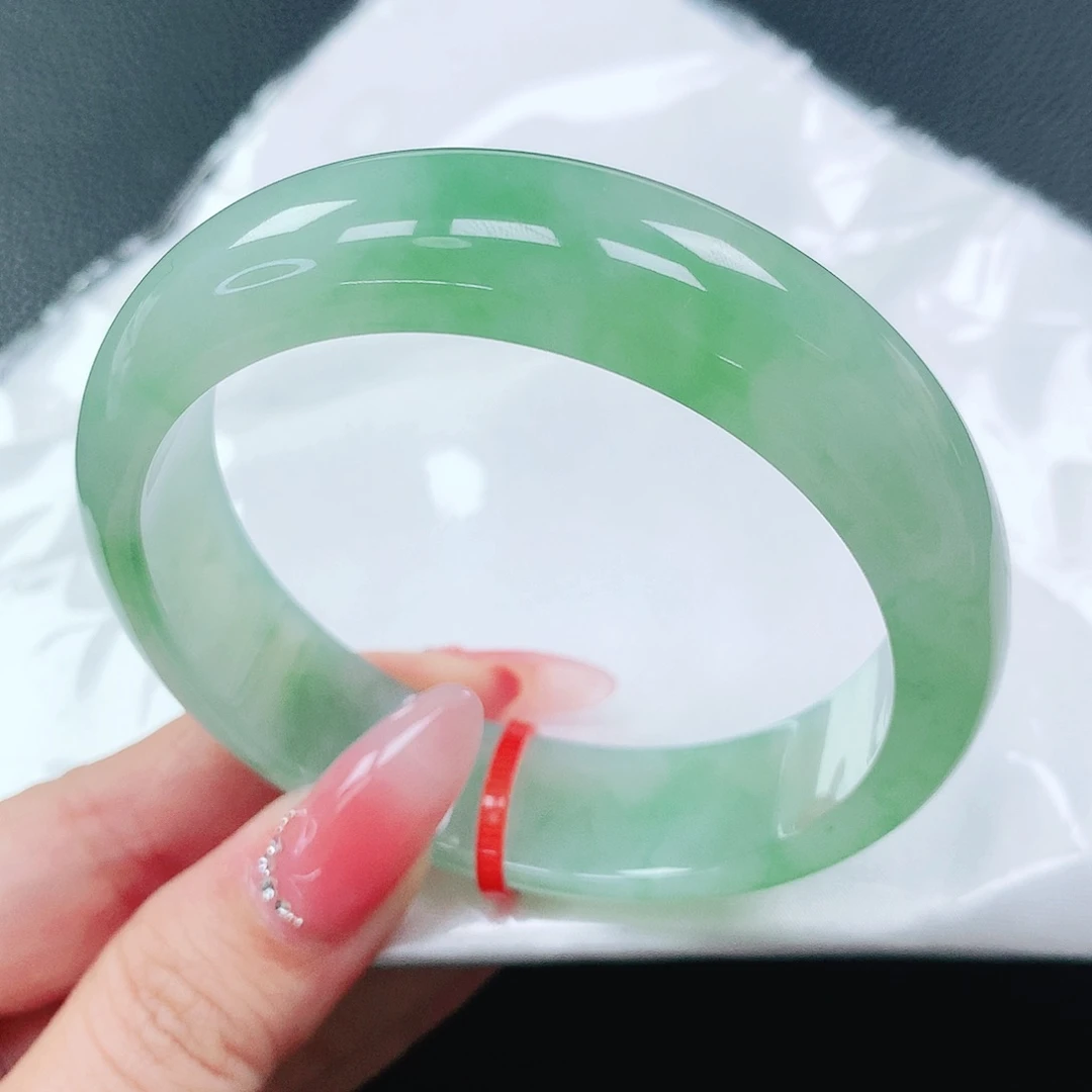 翡翠手镯未镶嵌59圈