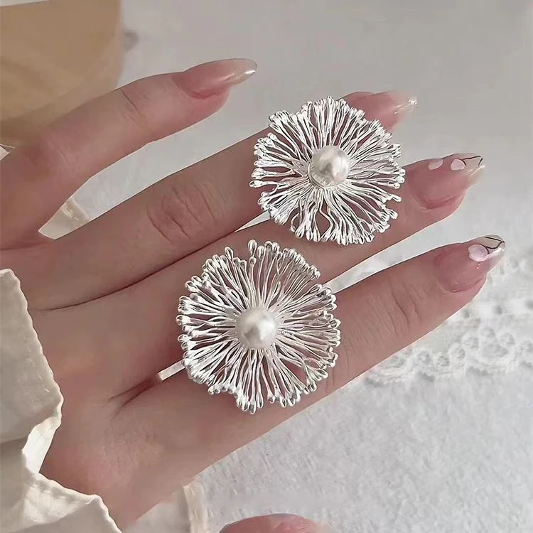 铜合金耳饰 【8417】轻奢时尚璀璨烟花耳钉冷淡风镂空金属感耳环