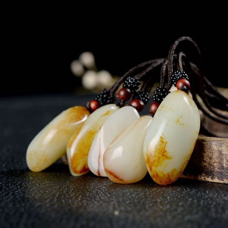 新疆和田玉随型精美吊坠拍一发一多样性随机发货