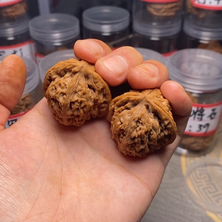 ***ᅠ文玩核桃吊坠38三角将文玩核桃