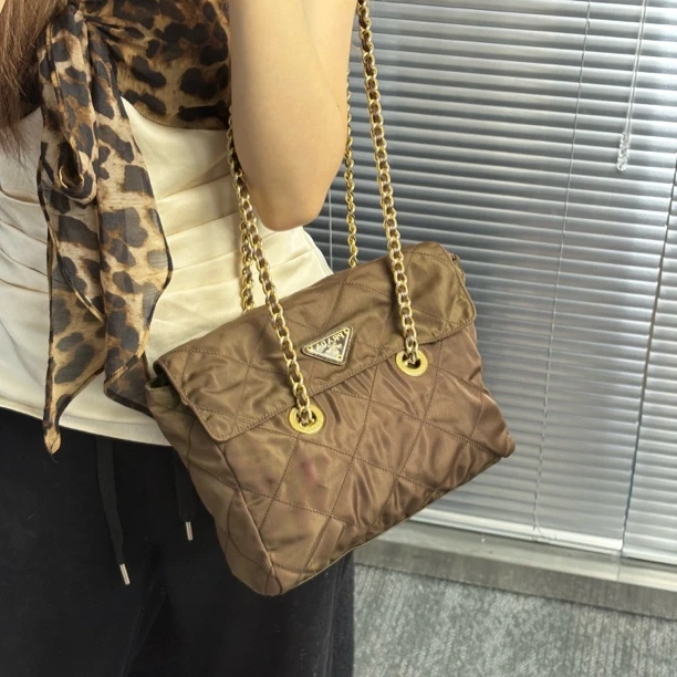 95新 Prada/普拉达 棕色降落伞链条单肩包 qx