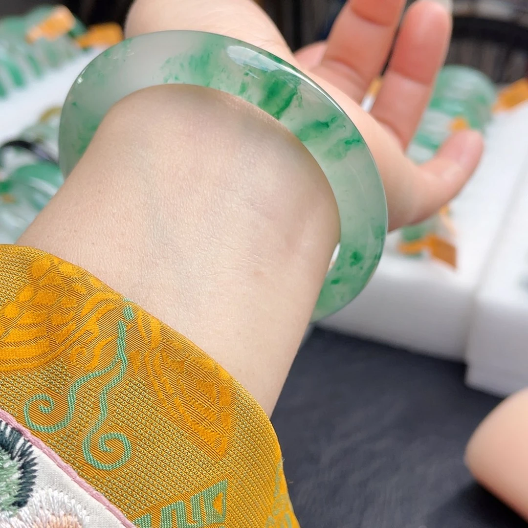 石英质玉手镯未镶嵌58