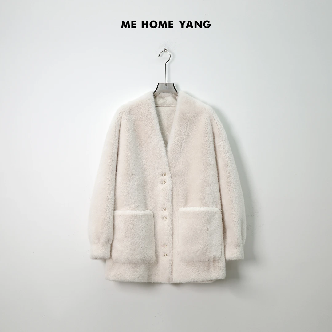 ME【丁香茶】贴袋V领绒感毛毛外套女士轻奢保暖时尚外套MEQA2509