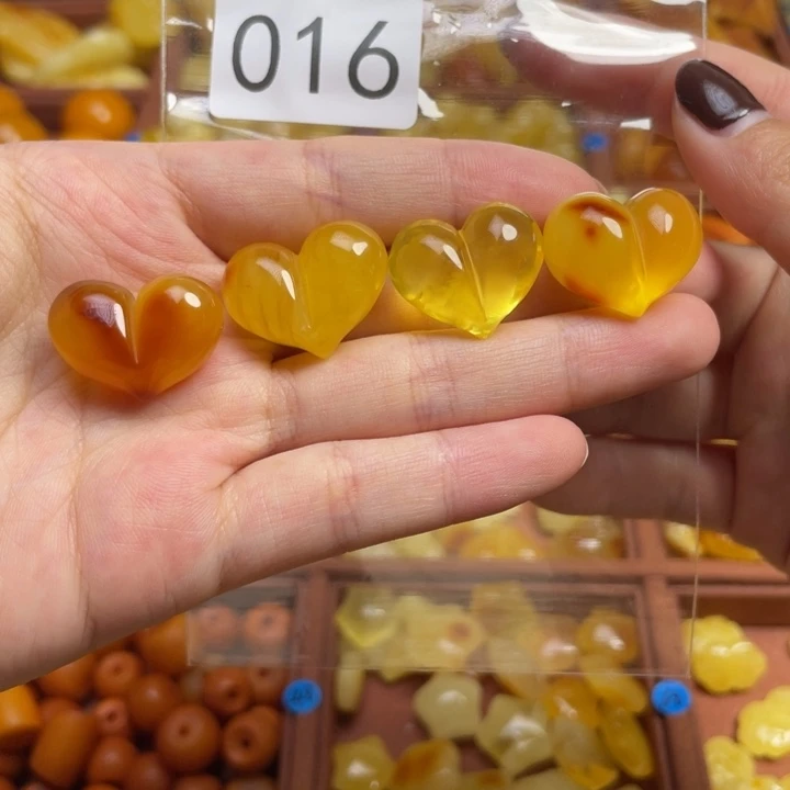 蜜蜡未镶嵌珠宝奇石俄料小屁桃一个可挑选