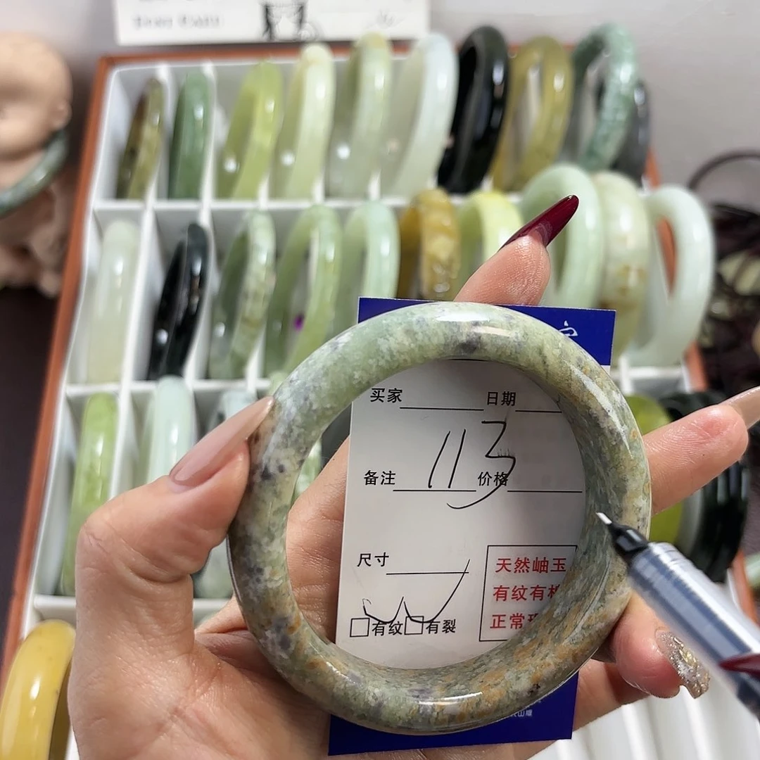 蛇纹石玉手镯未镶嵌很****们