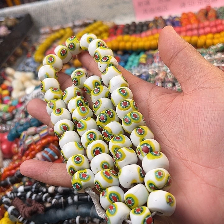 琉璃非金属白底花纹