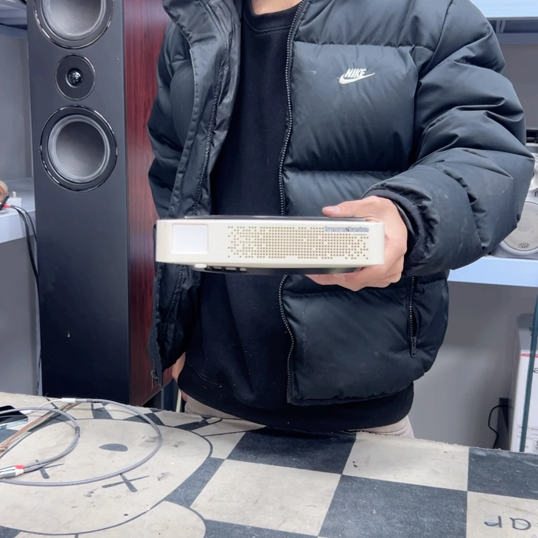 8新极米小投影二手不包邮