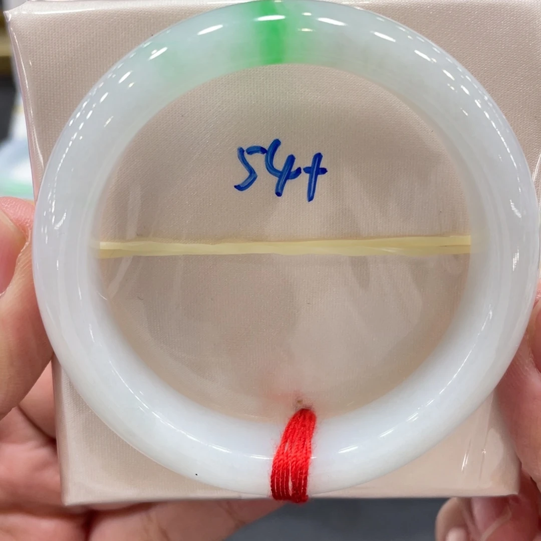 翡翠手镯未镶嵌翡翠