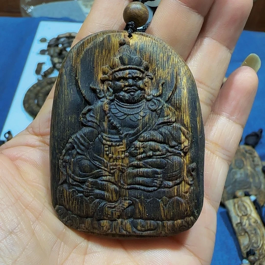 沉香沉香碎屑海南白奇乌身老料黄财神带绳22克