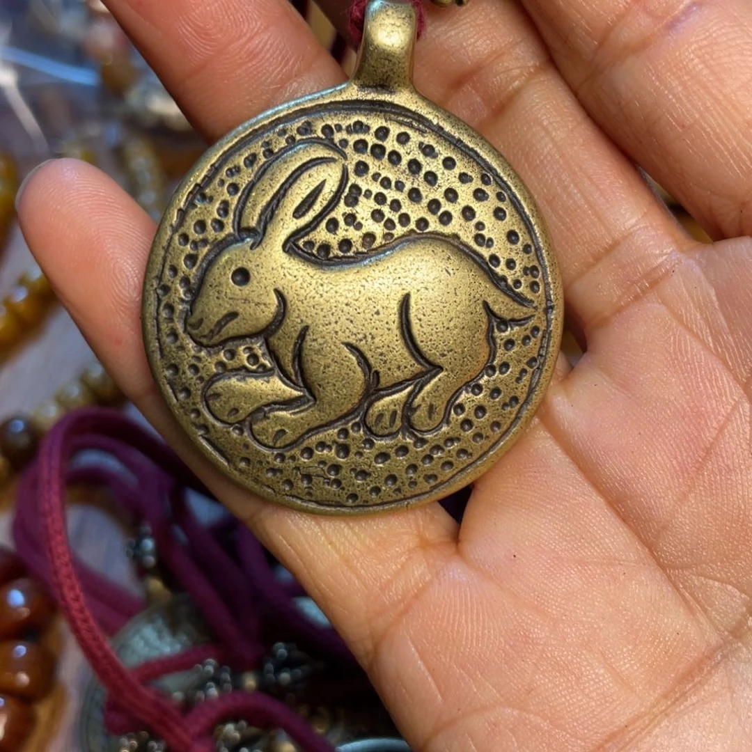 柏香籽/百香籽吊坠三*三小黑