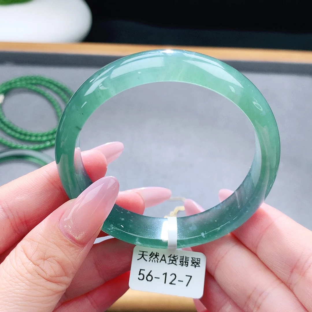 未镶嵌手镯（圆镯）翡翠