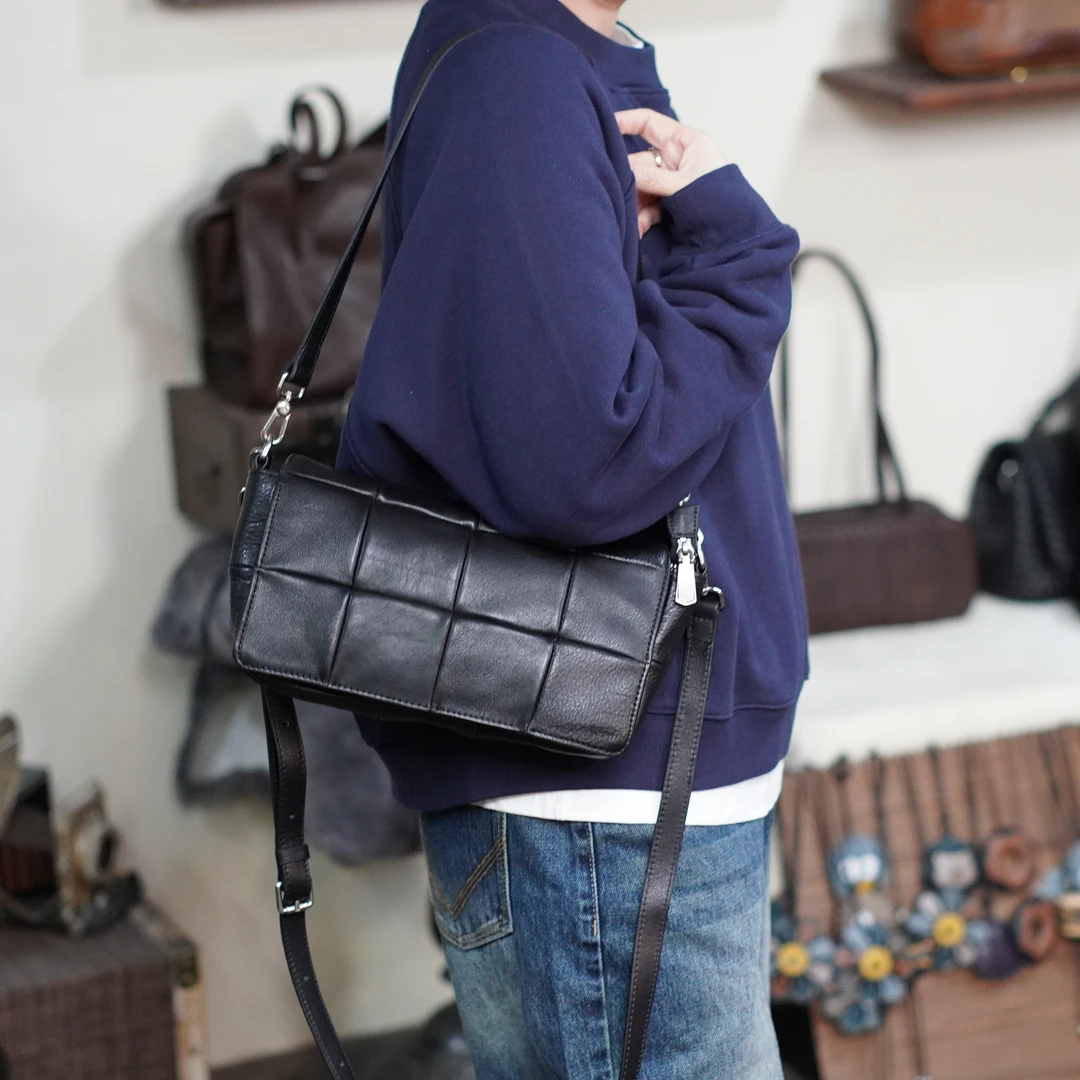 [冰语]2025春夏新款真皮女包百搭简约复古单肩斜挎方格包-250308