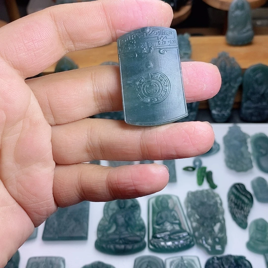 定制翡翠未镶嵌仿古牌