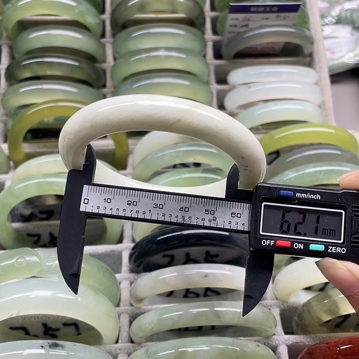 未镶嵌蛇纹石玉手镯255