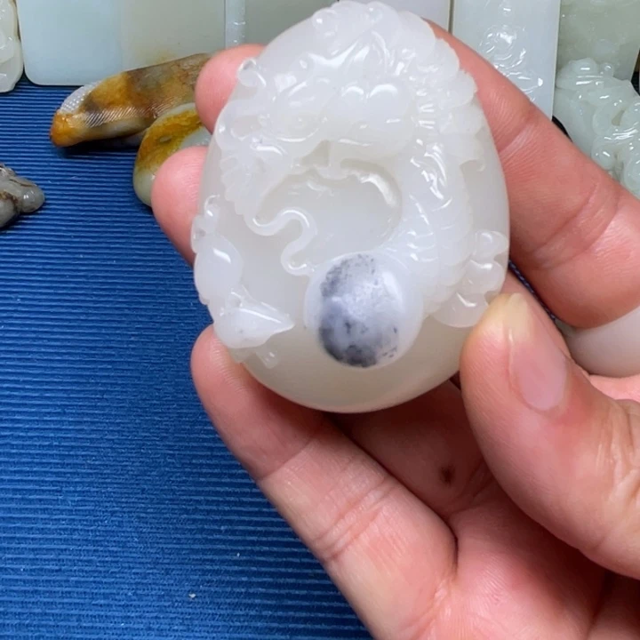 颈饰未镶嵌和田玉锄**樵