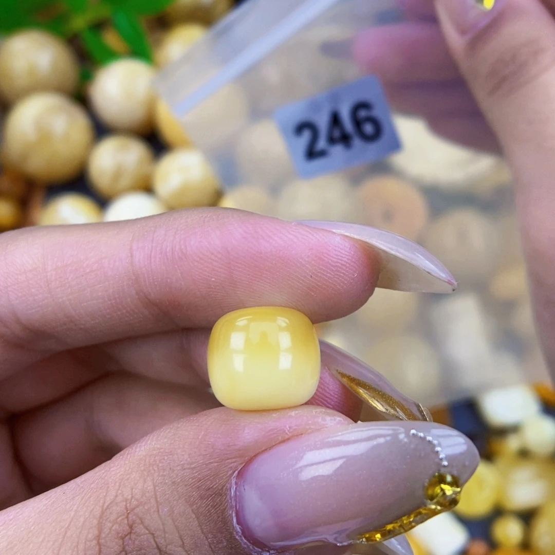 琥珀未镶嵌珠宝奇石11.3