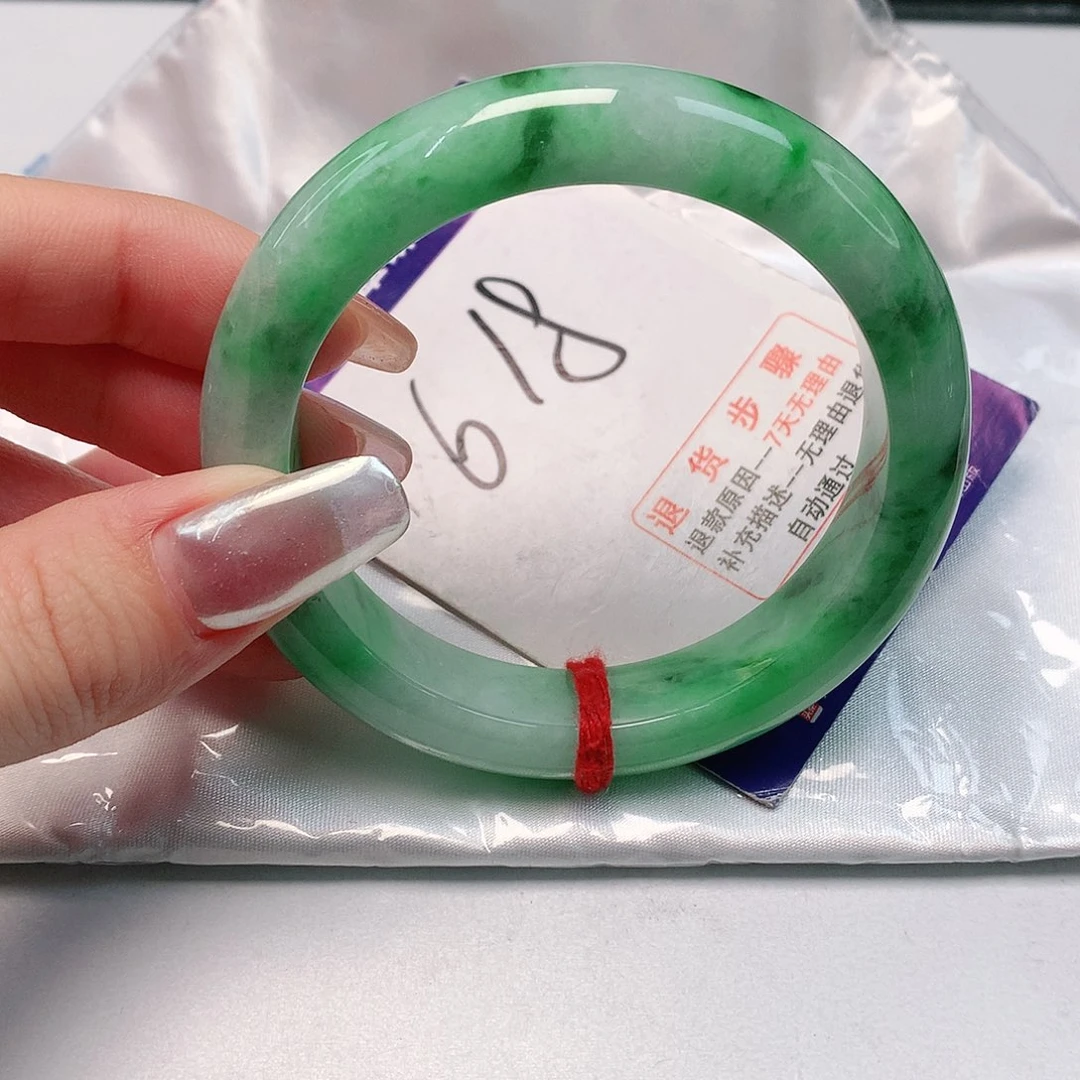 翡翠手镯未镶嵌翡翠手镯