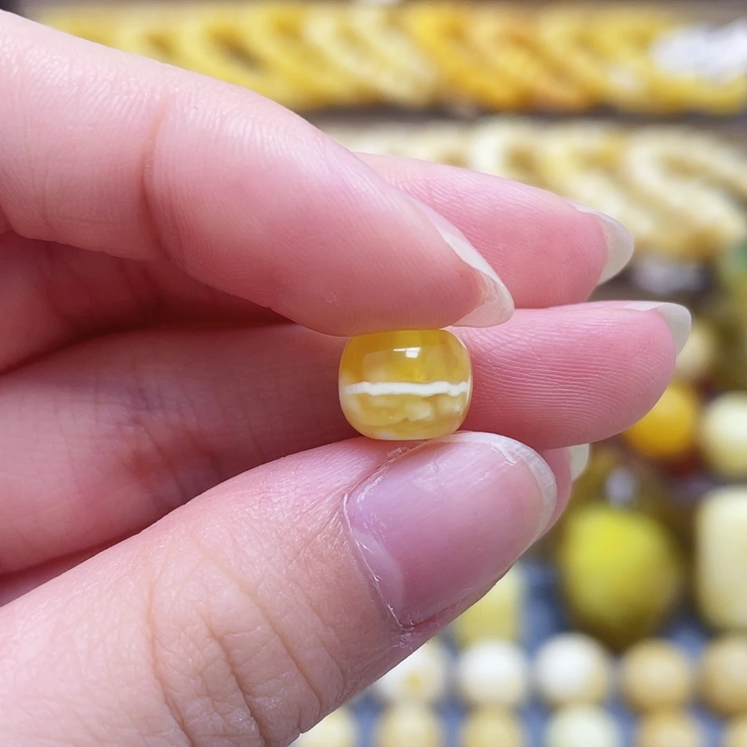 未镶嵌琥珀裸石9.5*7.6mm老型微瑕