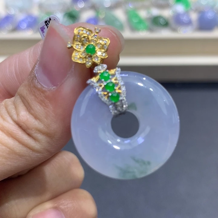 翡翠颈饰18K金镶嵌翡翠