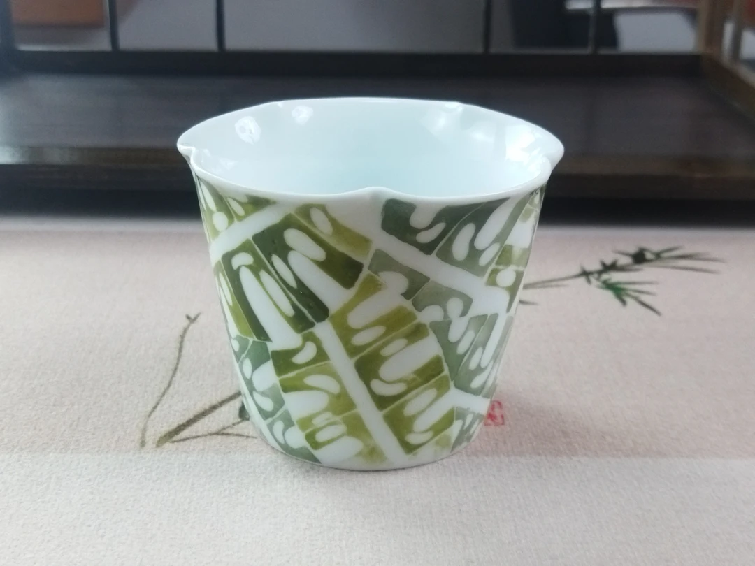 芭蕉翠语 花口杯 纯手工手绘
