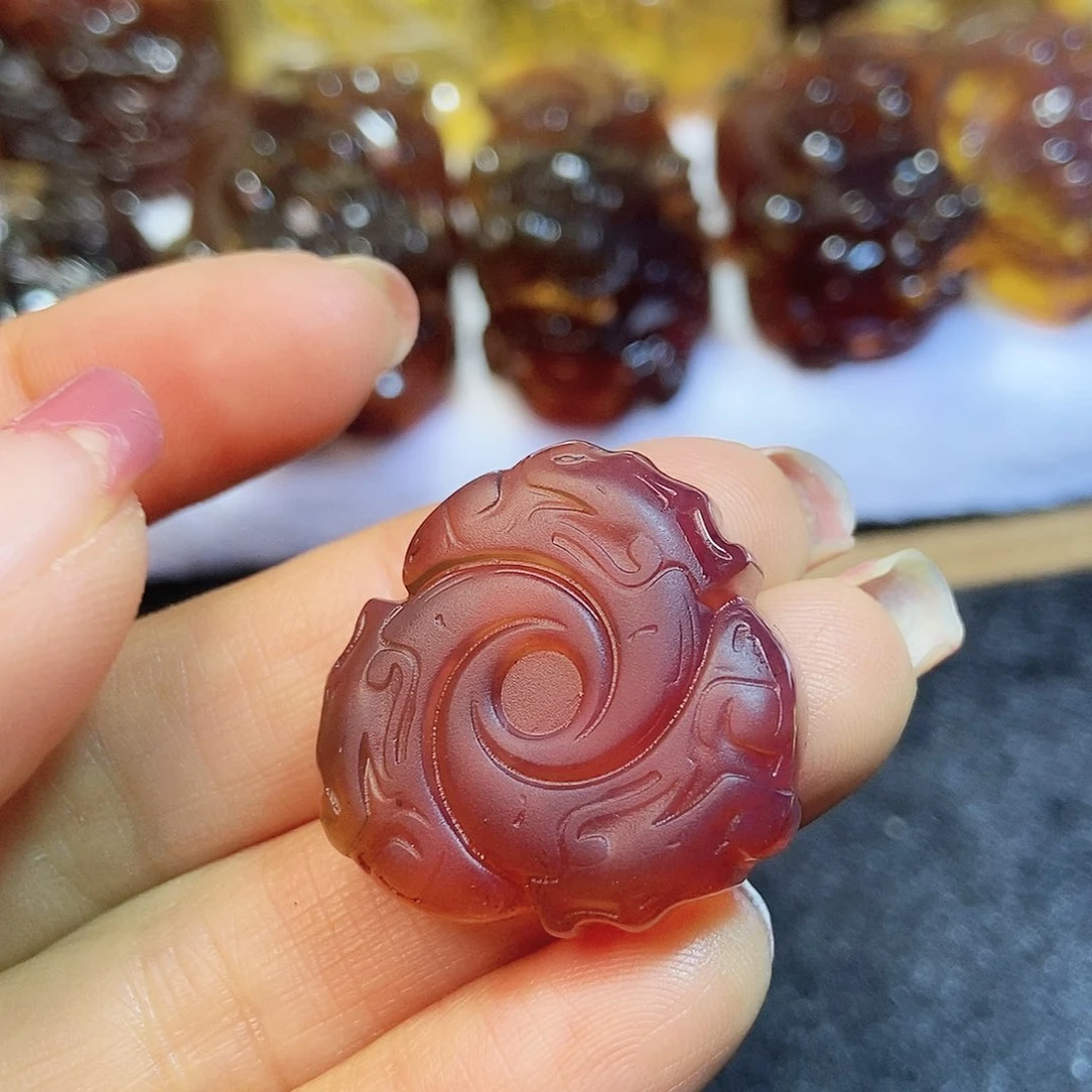 琥珀颈饰未镶嵌旋机