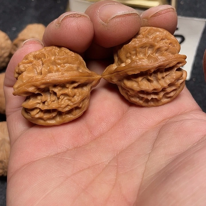 文玩核桃把件大龙