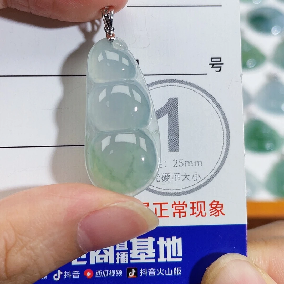 翡翠18K金镶嵌颈饰吊坠