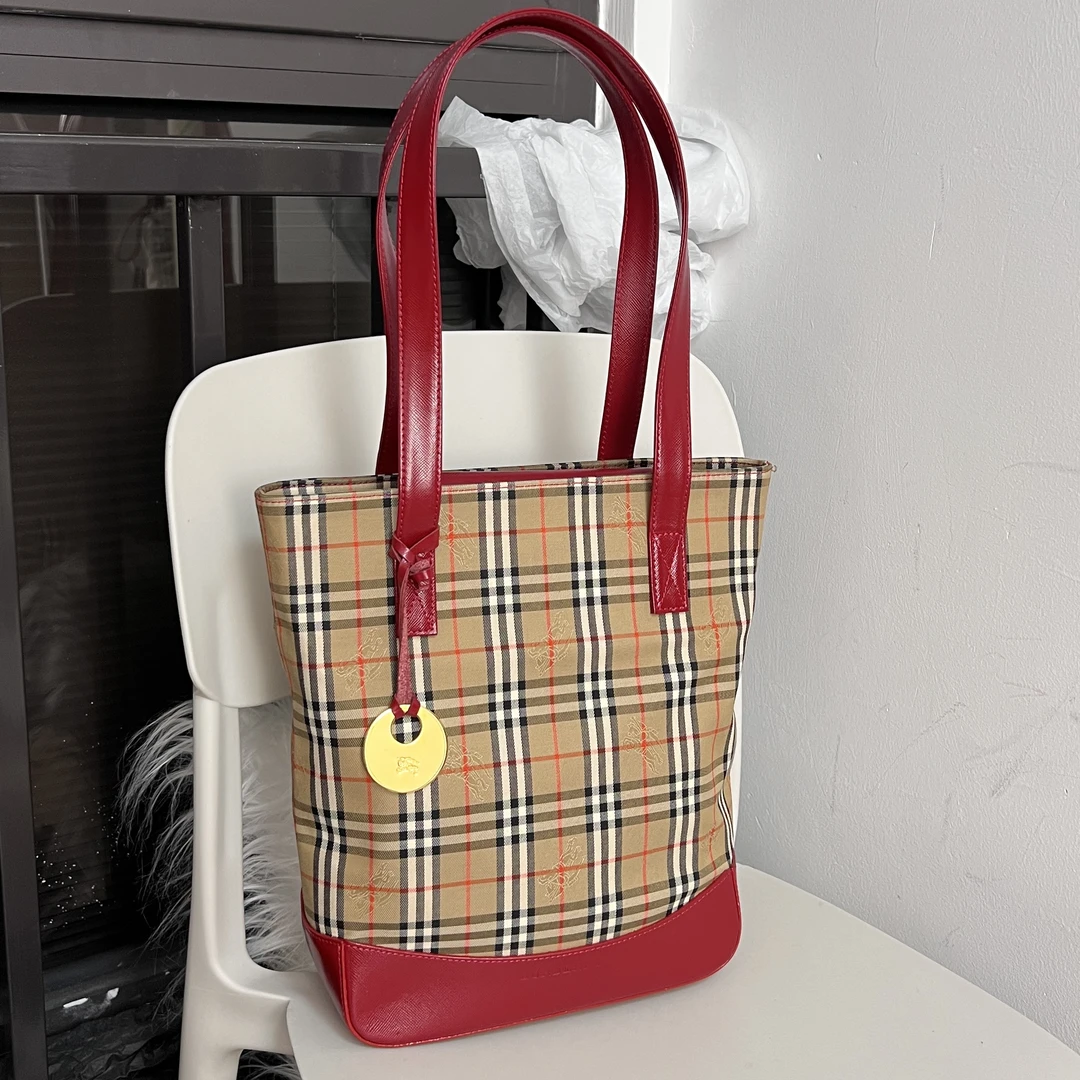 95新 BURBERRY/博柏利 红色战马格纹布水桶金币牌单肩腋下托特包