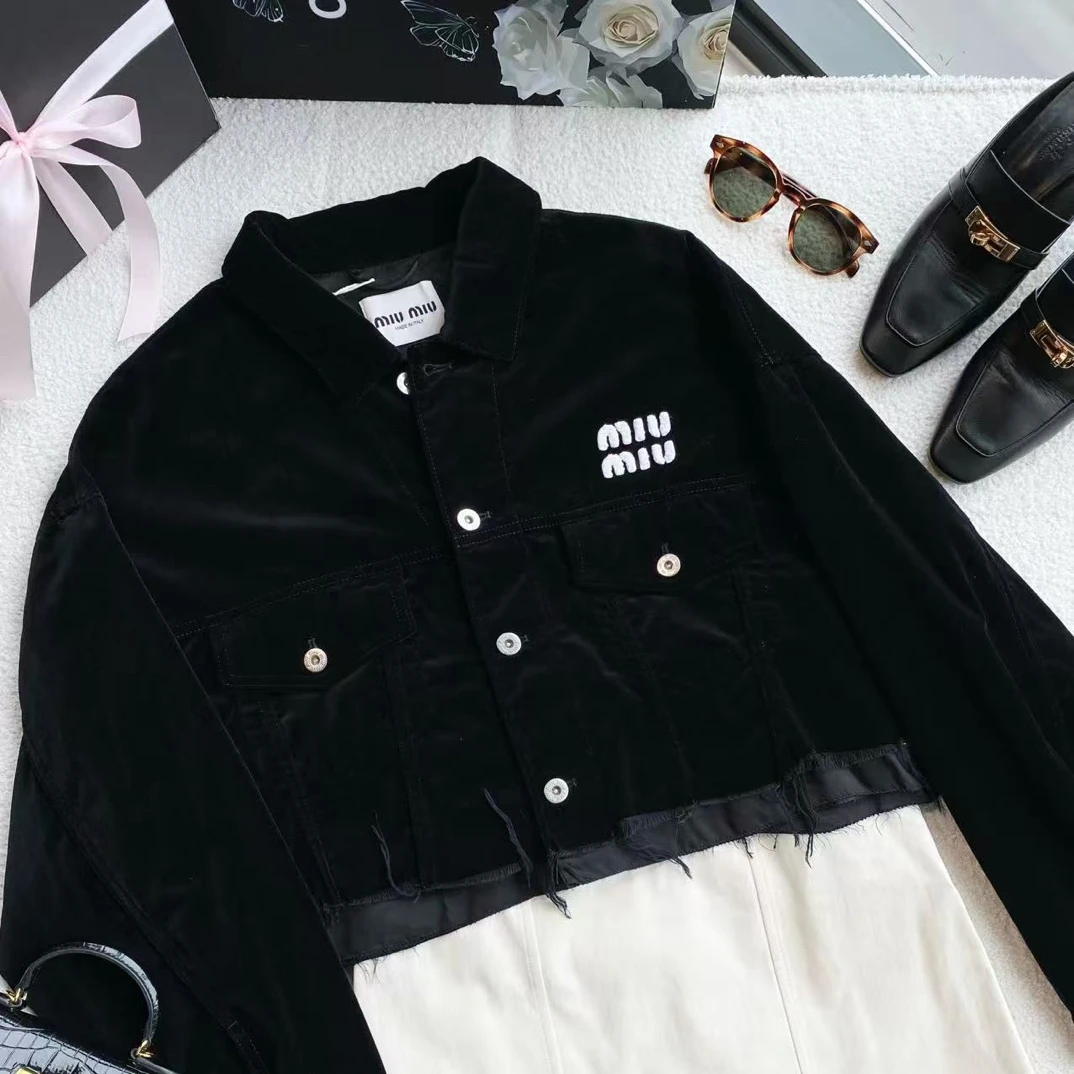 95新 MIU MIU/缪缪  rc0062  灯芯绒黑色外套 38码