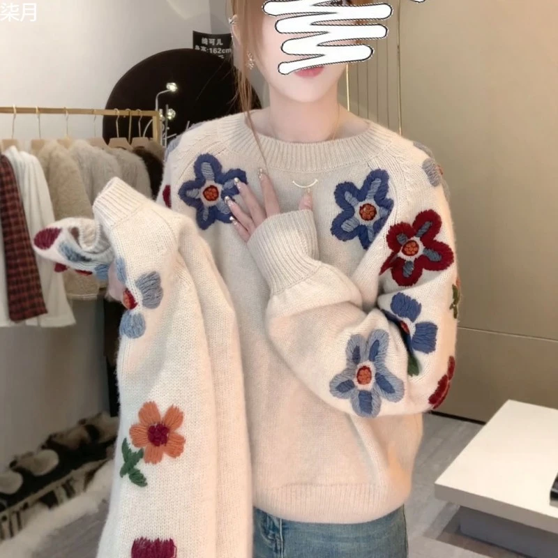 大码女立体刺绣花朵毛衣圆领设计感别致针织衫秋冬季胖mm显瘦上衣