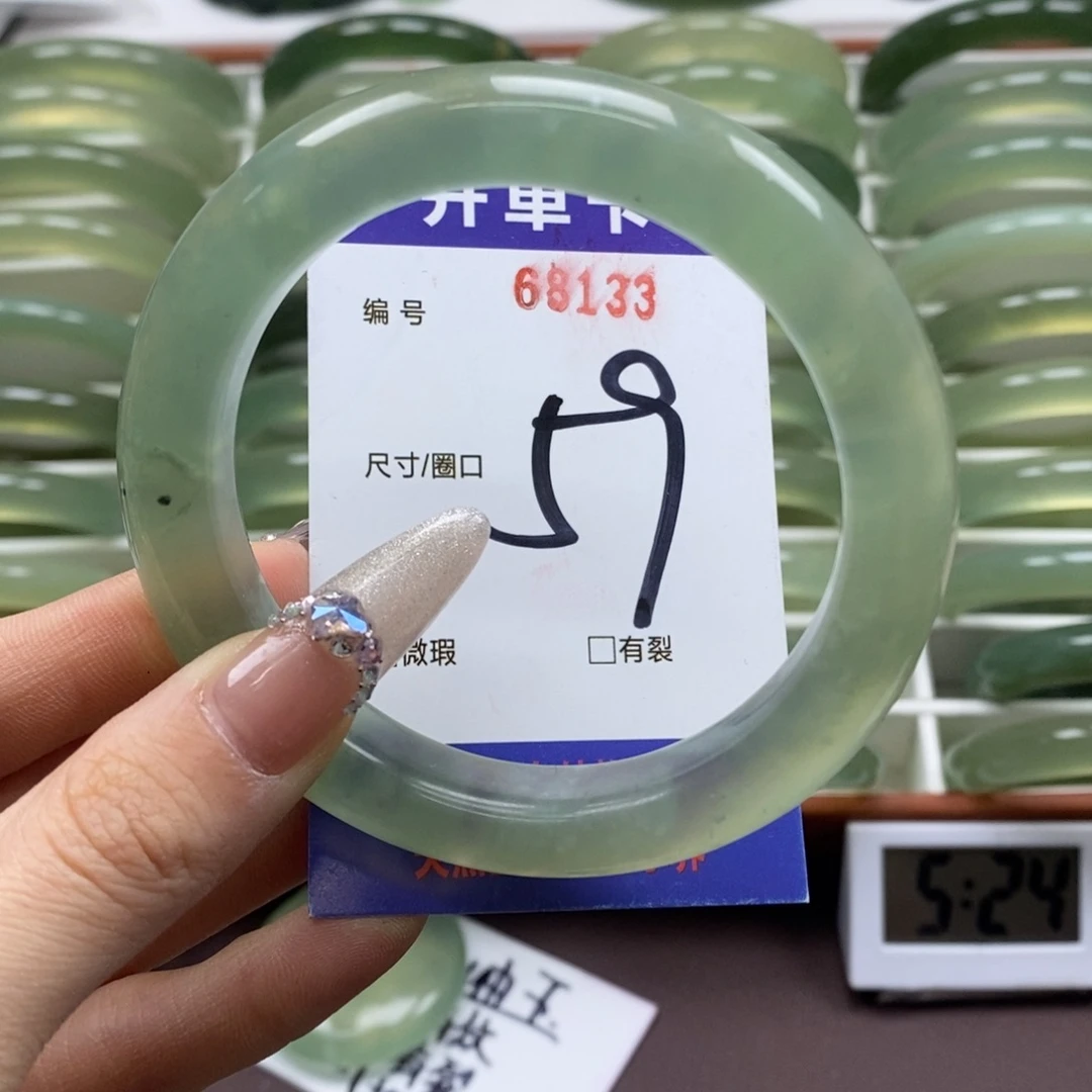 蛇纹石玉手镯未镶嵌