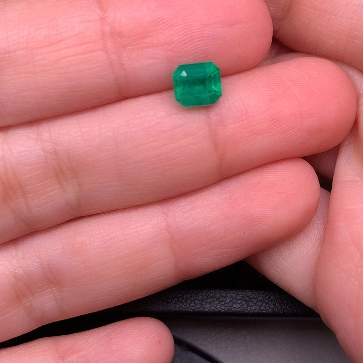 祖母绿裸石1.07ct哥伦比亚木佐祖母绿吉尔德